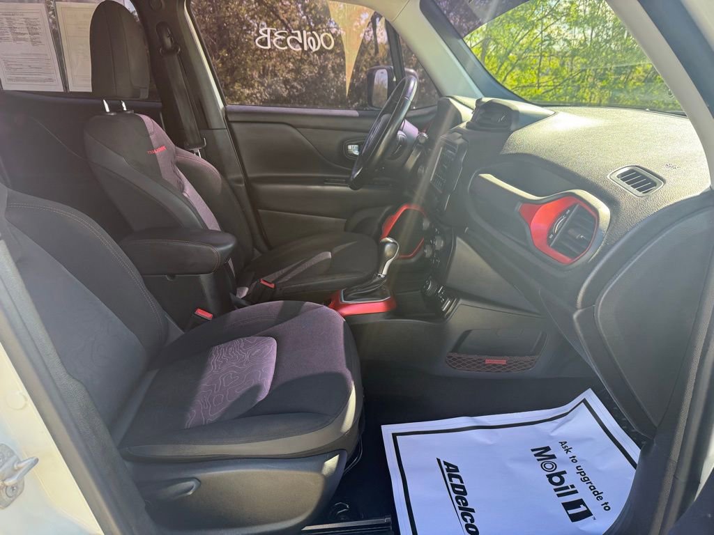 Used 2019 Jeep Renegade Trailhawk w/ Cold Weather Group II AWD/4WD image 20