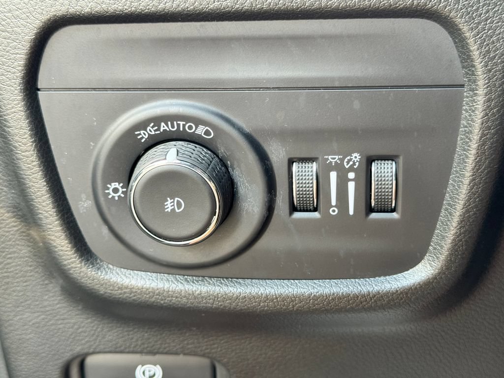 Used 2024 Jeep Grand Cherokee L Limited w/ Luxury Tech Group II AWD/4WD image 32