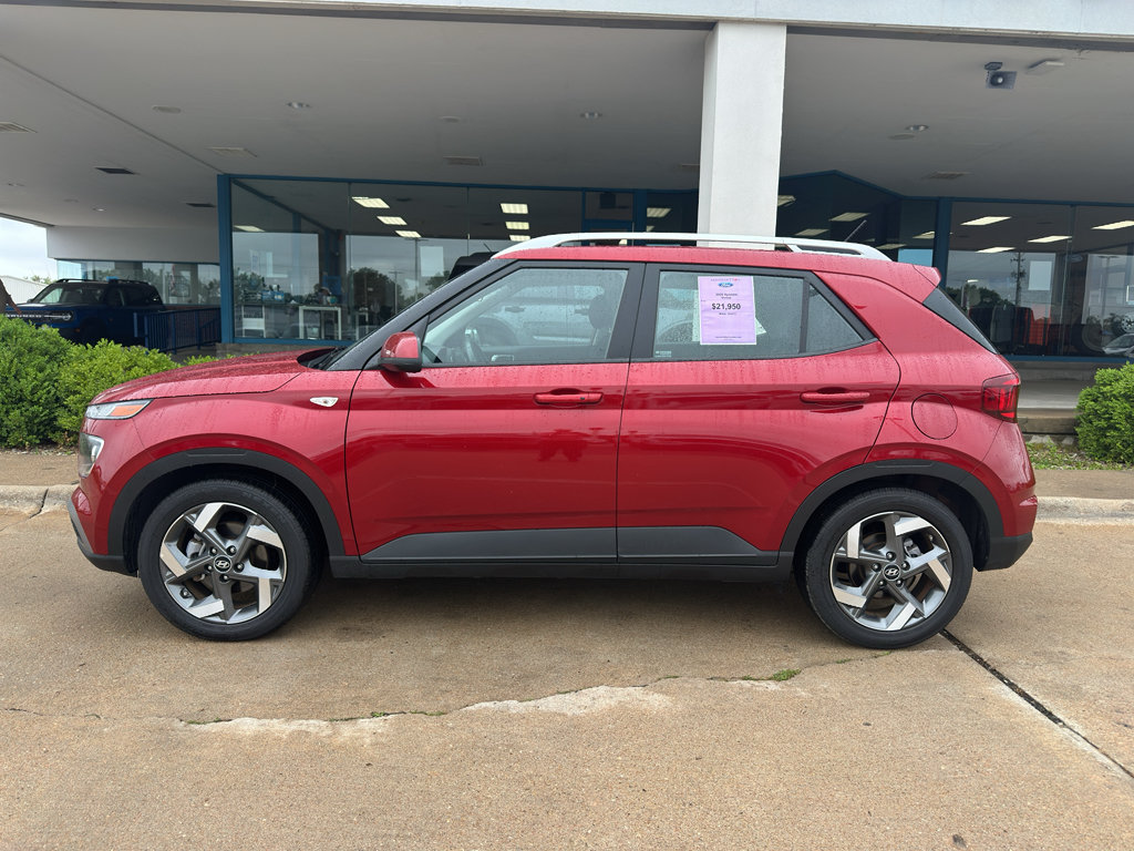 Used 2025 Hyundai Venue SEL FWD image 4