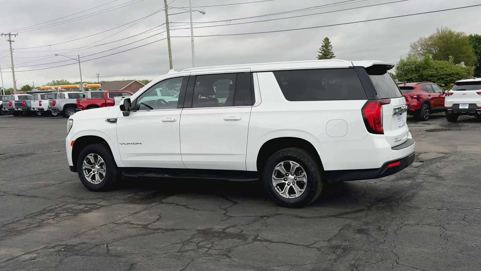 Certified 2023 GMC Yukon XL SLE w/ Max Trailering Package AWD/4WD image 6