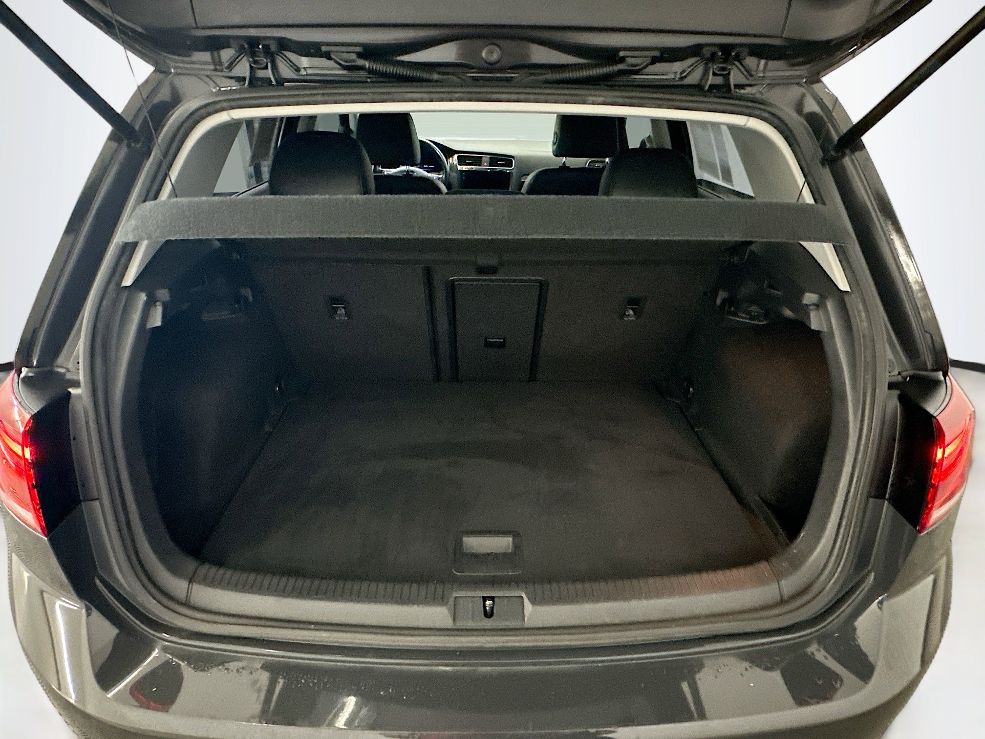 Used 2019 Volkswagen e-Golf SEL Premium image 30