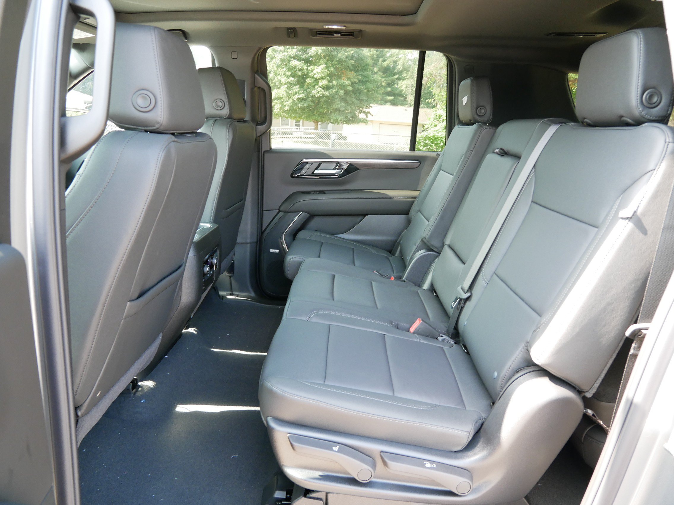 New 2026 Chevrolet Suburban LT w/ Comfort Package AWD/4WD image 9