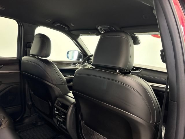 Used 2025 Jeep Grand Cherokee Limited AWD/4WD image 12