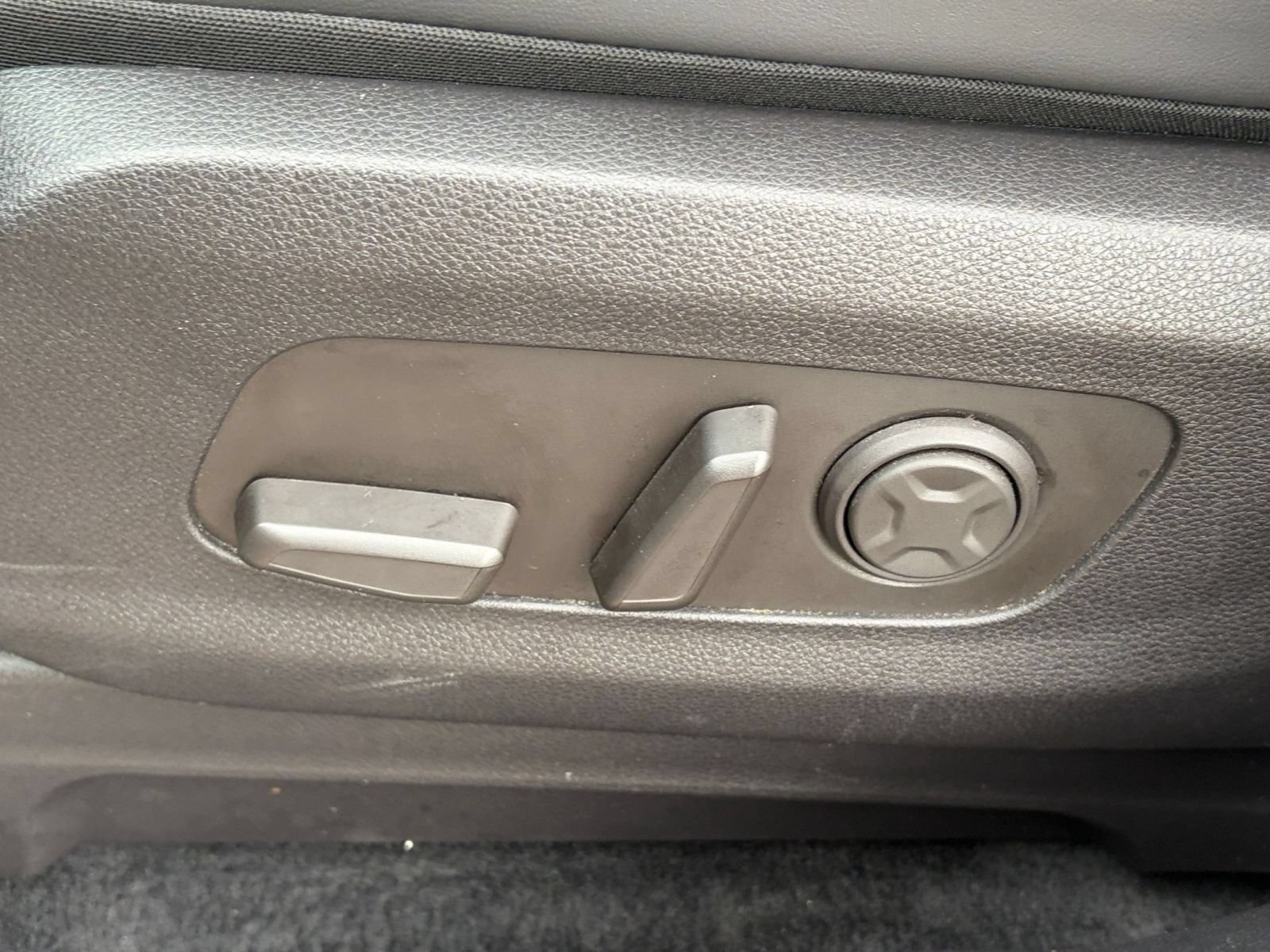 Used 2026 Kia Carnival FWD image 24