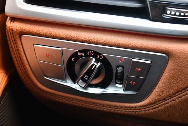 Used 2018 BMW 740i xDrive image 32