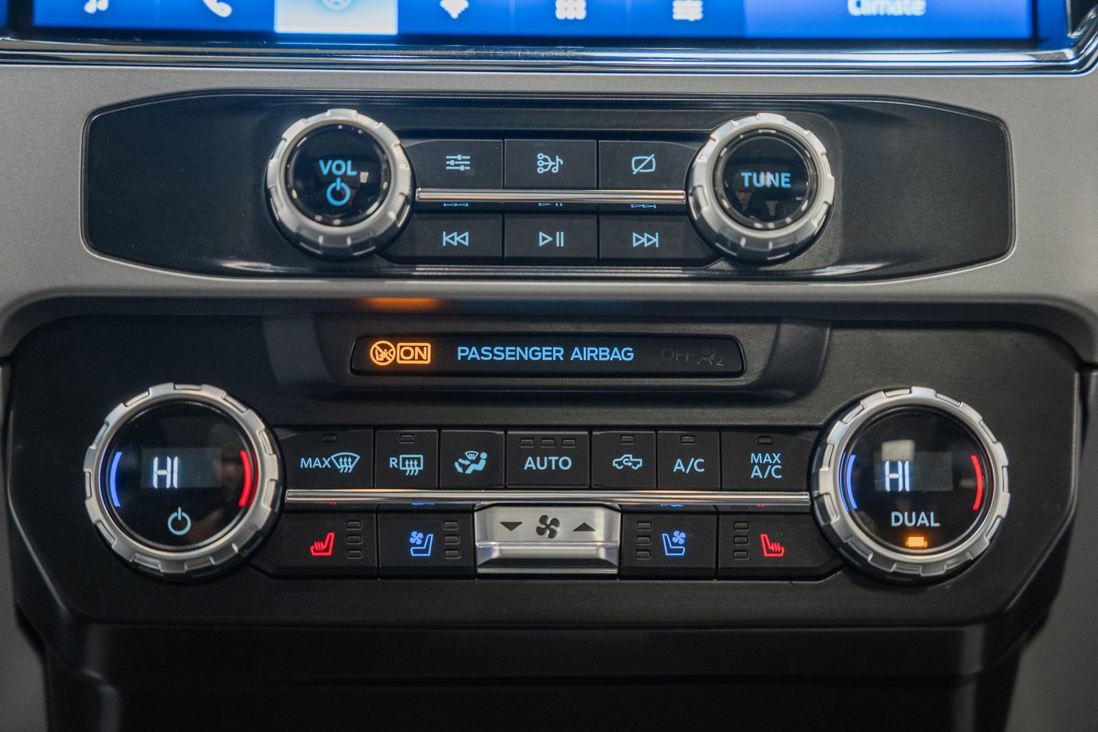 Used 2022 Ford F250 Lariat w/ Black Appearance Pkg image 32