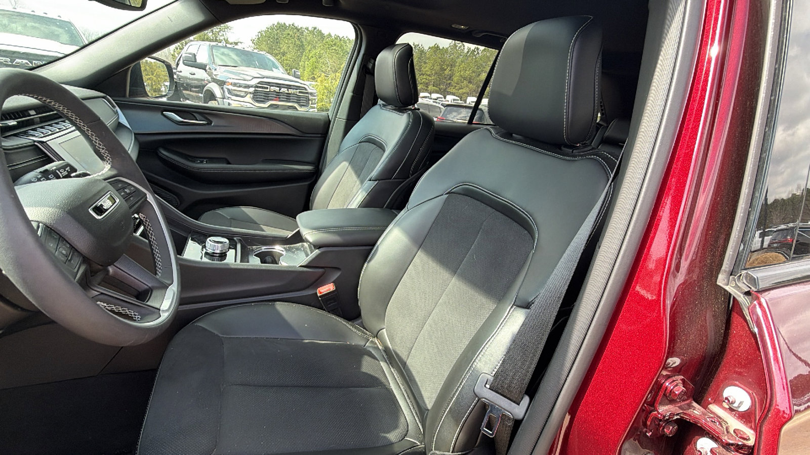 Certified 2024 Jeep Grand Cherokee Altitude image 17