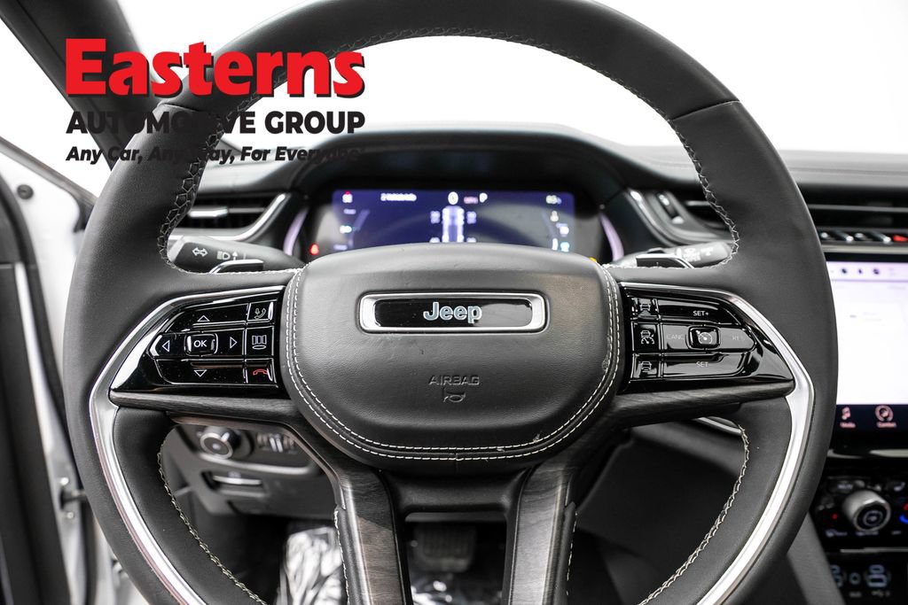 Used 2022 Jeep Grand Cherokee Overland AWD/4WD image 10