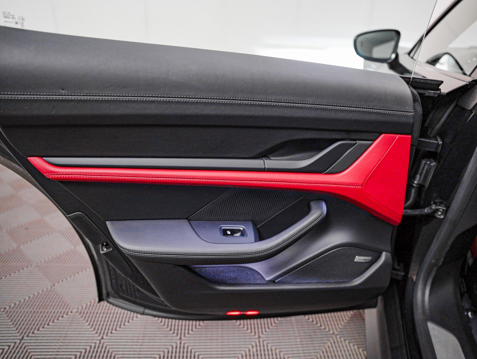 Used 2021 Porsche Taycan 4S image 26