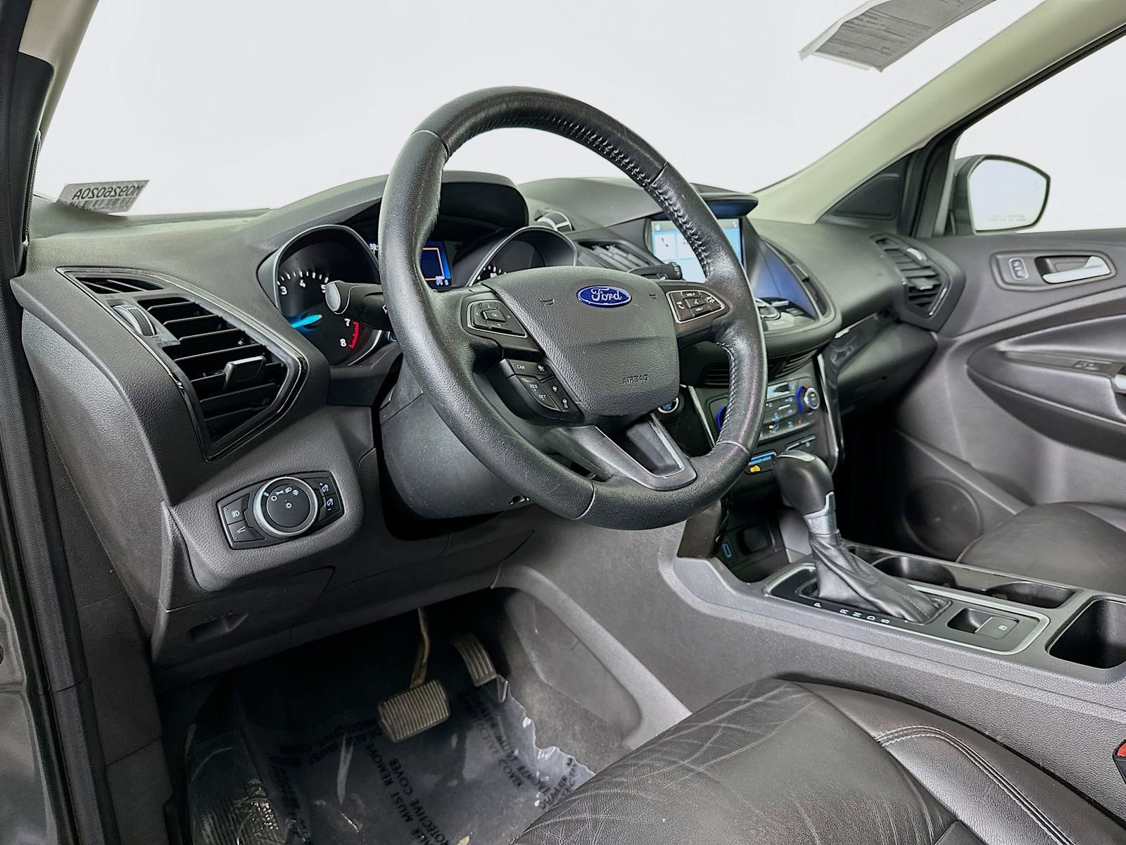 Used 2017 Ford Escape Titanium image 9