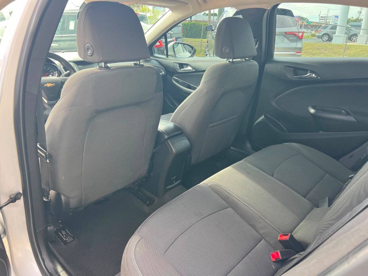 Used 2018 Chevrolet Cruze LT w/ Convenience Package FWD image 14