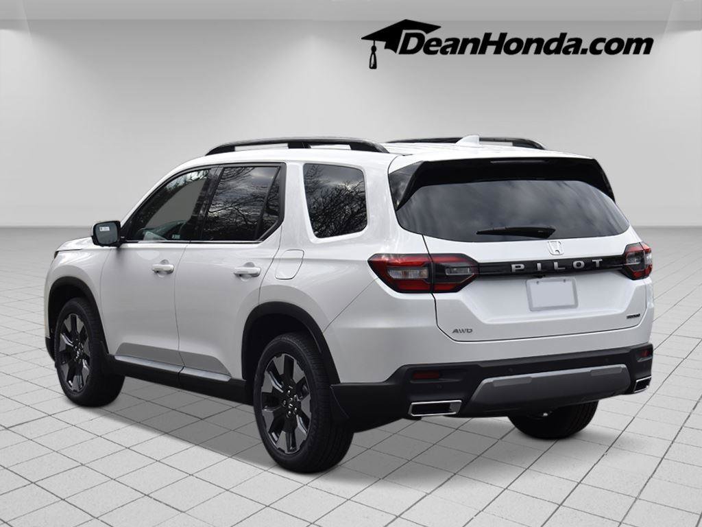 New 2026 Honda Pilot Touring image 3