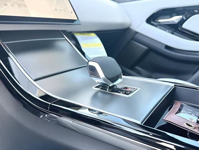 New 2026 Land Rover Range Rover Evoque S AWD/4WD image 19
