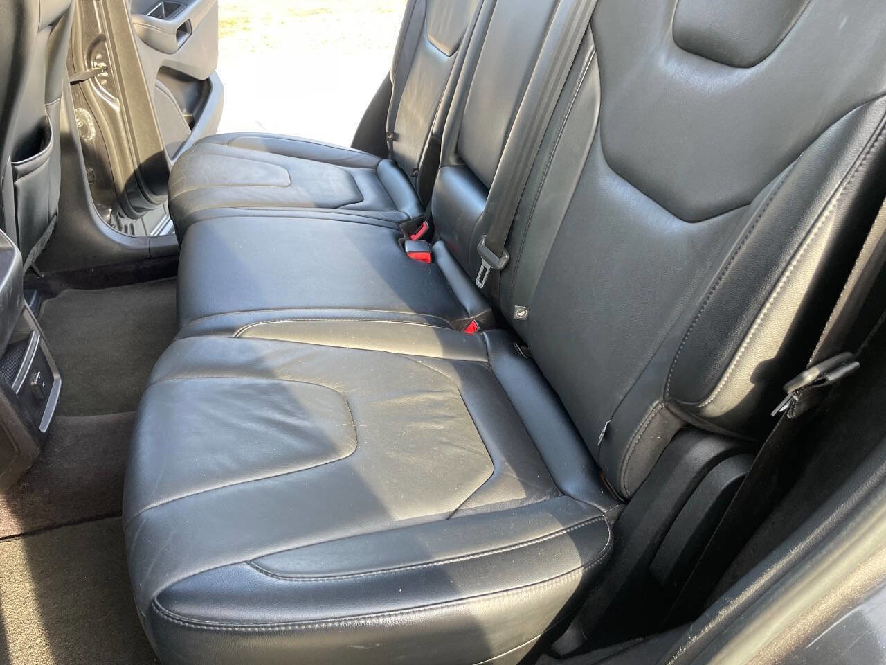 Used 2017 Ford Edge Titanium FWD image 29