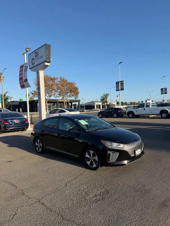 Used 2017 Hyundai Ioniq Electric FWD image 3