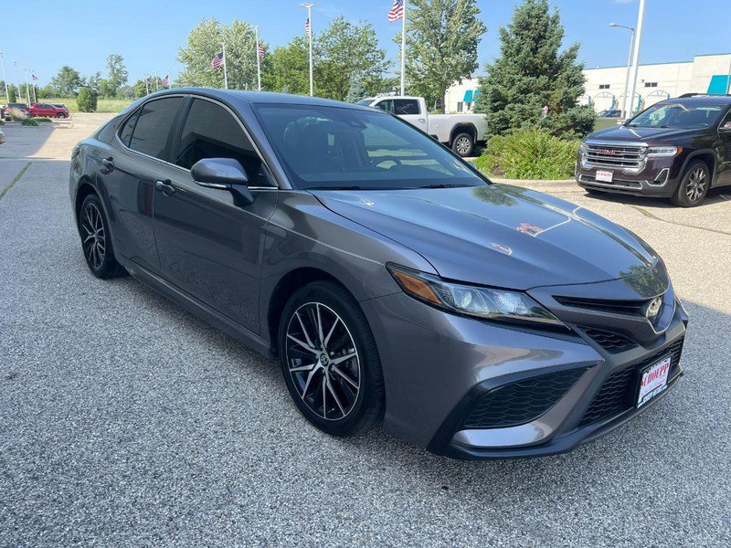 Used 2024 Toyota Camry SE image 2
