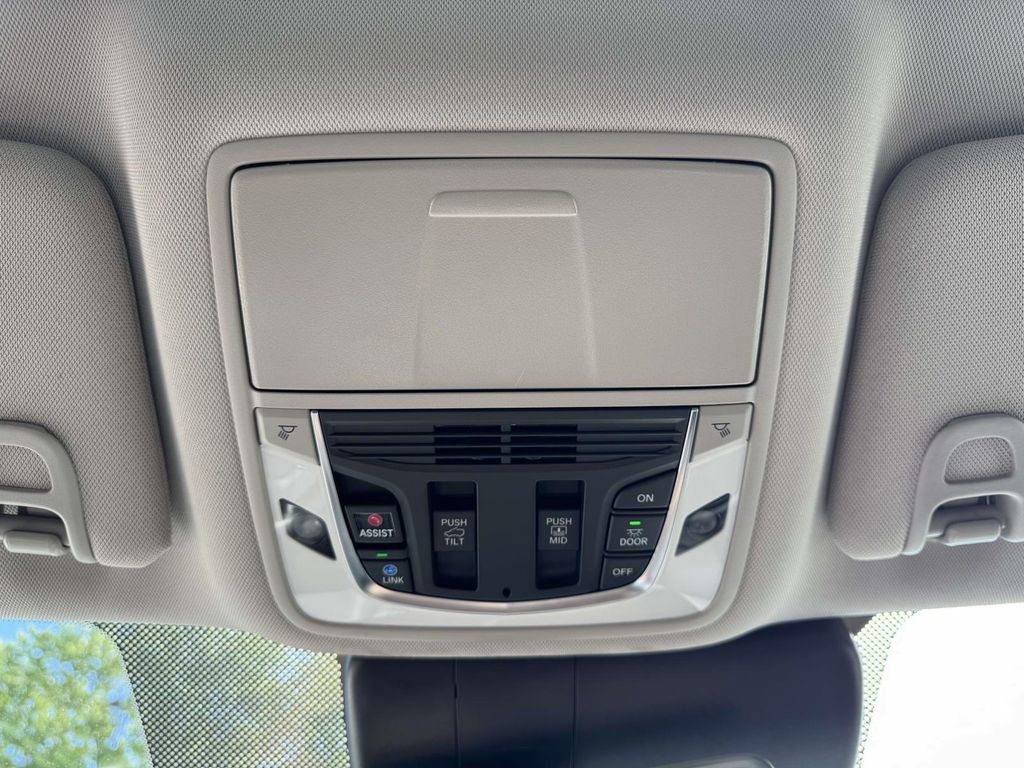 Certified 2025 Acura RDX SH-AWD w/ Technology Package image 32