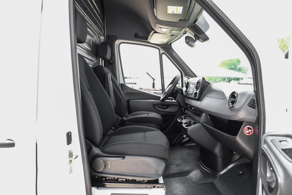 Used 2019 Mercedes-Benz Sprinter 170 Cargo image 27