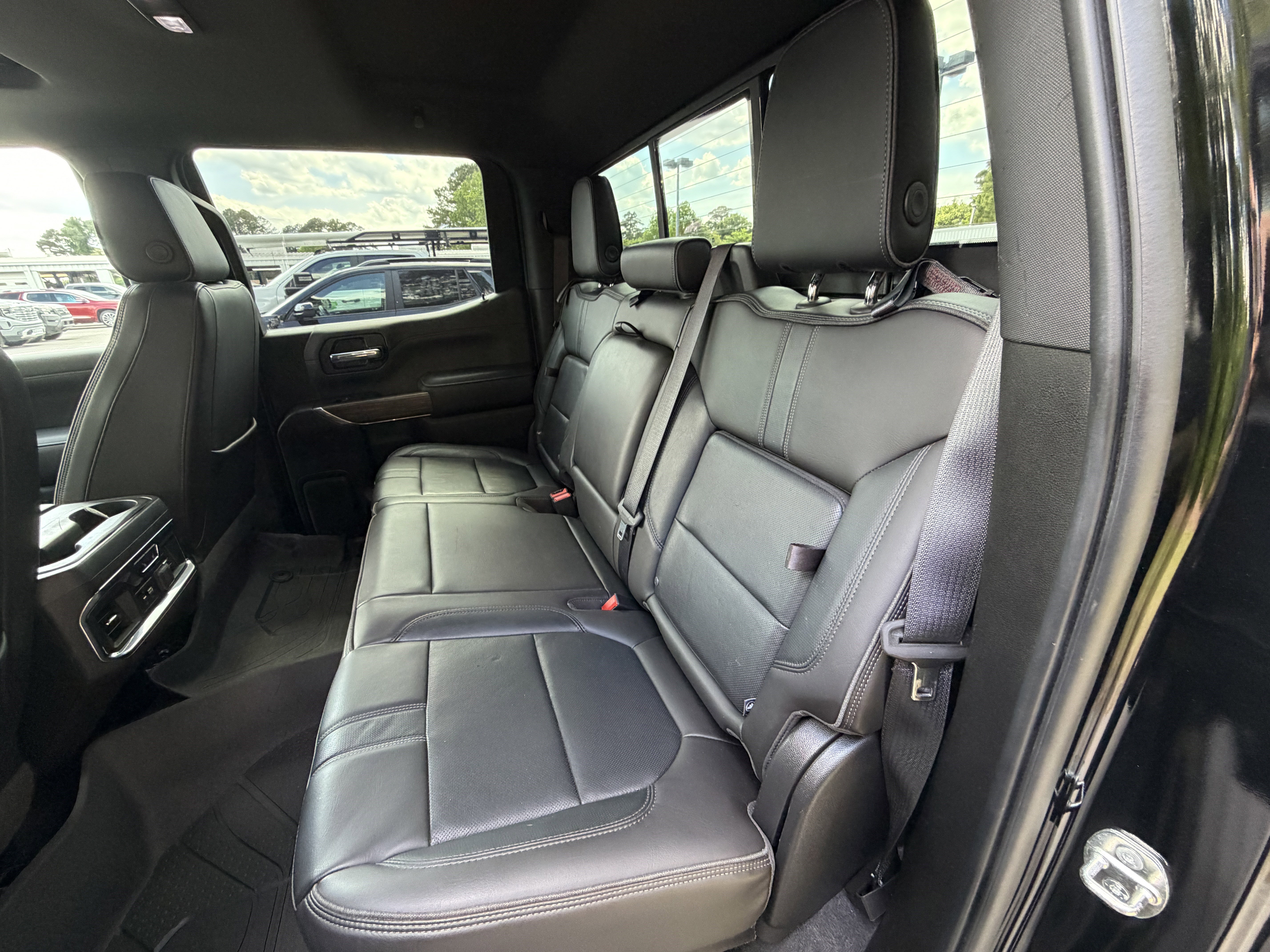 Used 2019 Chevrolet Silverado 1500 High Country w/ Technology Package AWD/4WD image 16