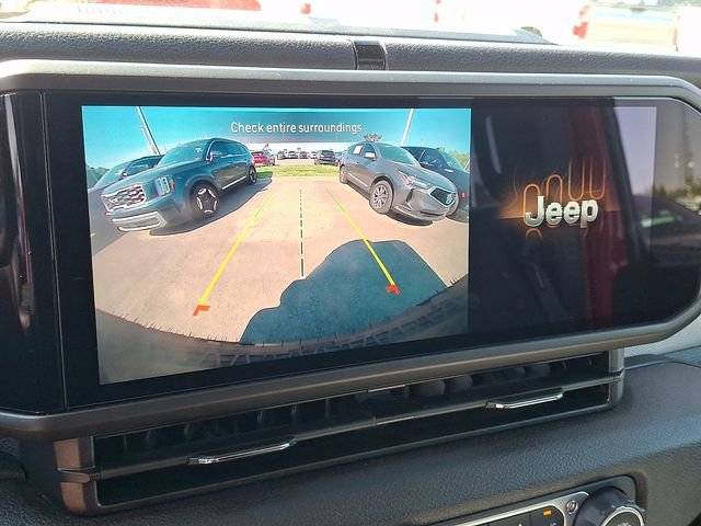 Used 2024 Jeep Wrangler Unlimited image 14