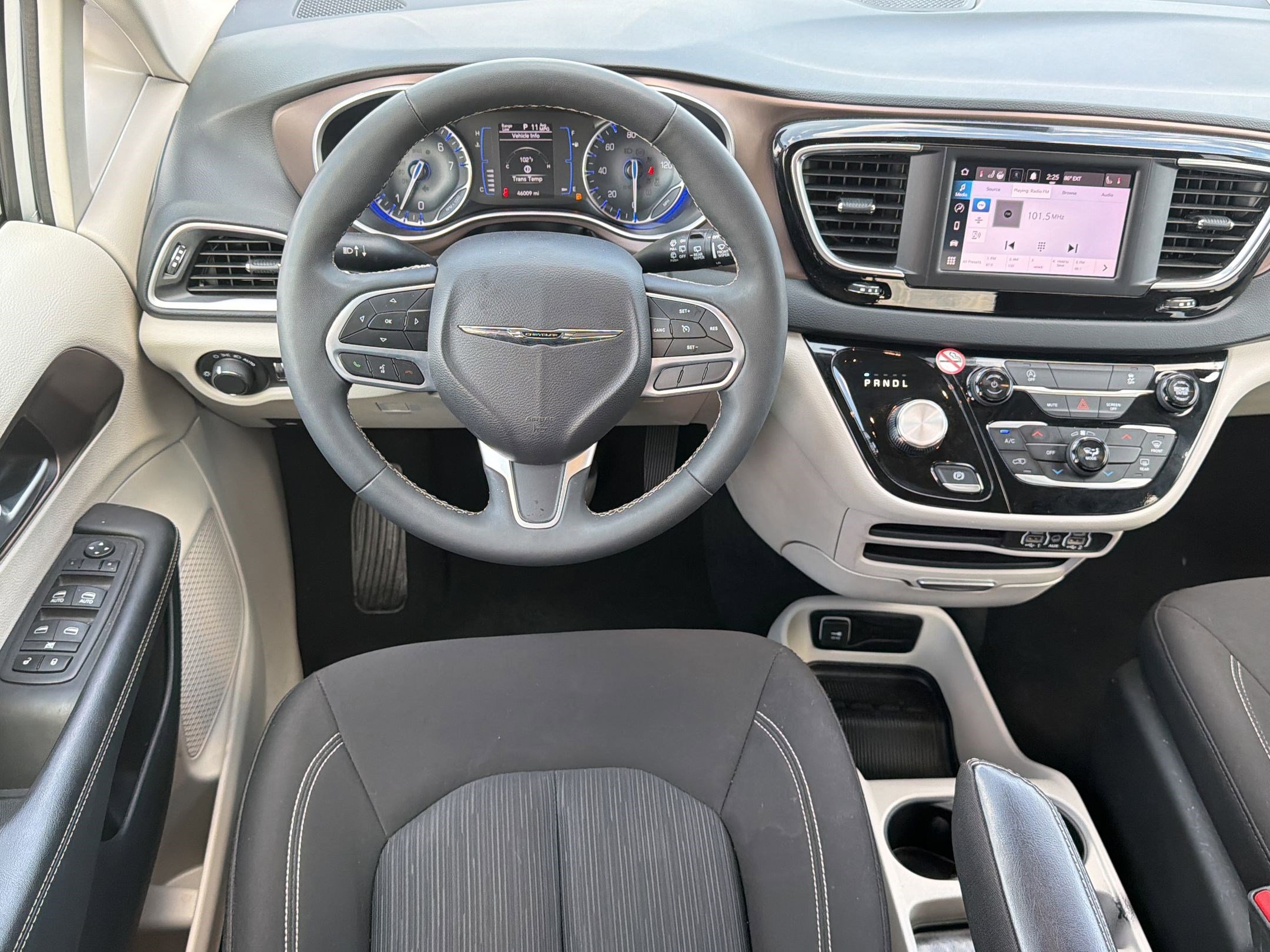 Used 2024 Chrysler Voyager LX image 26