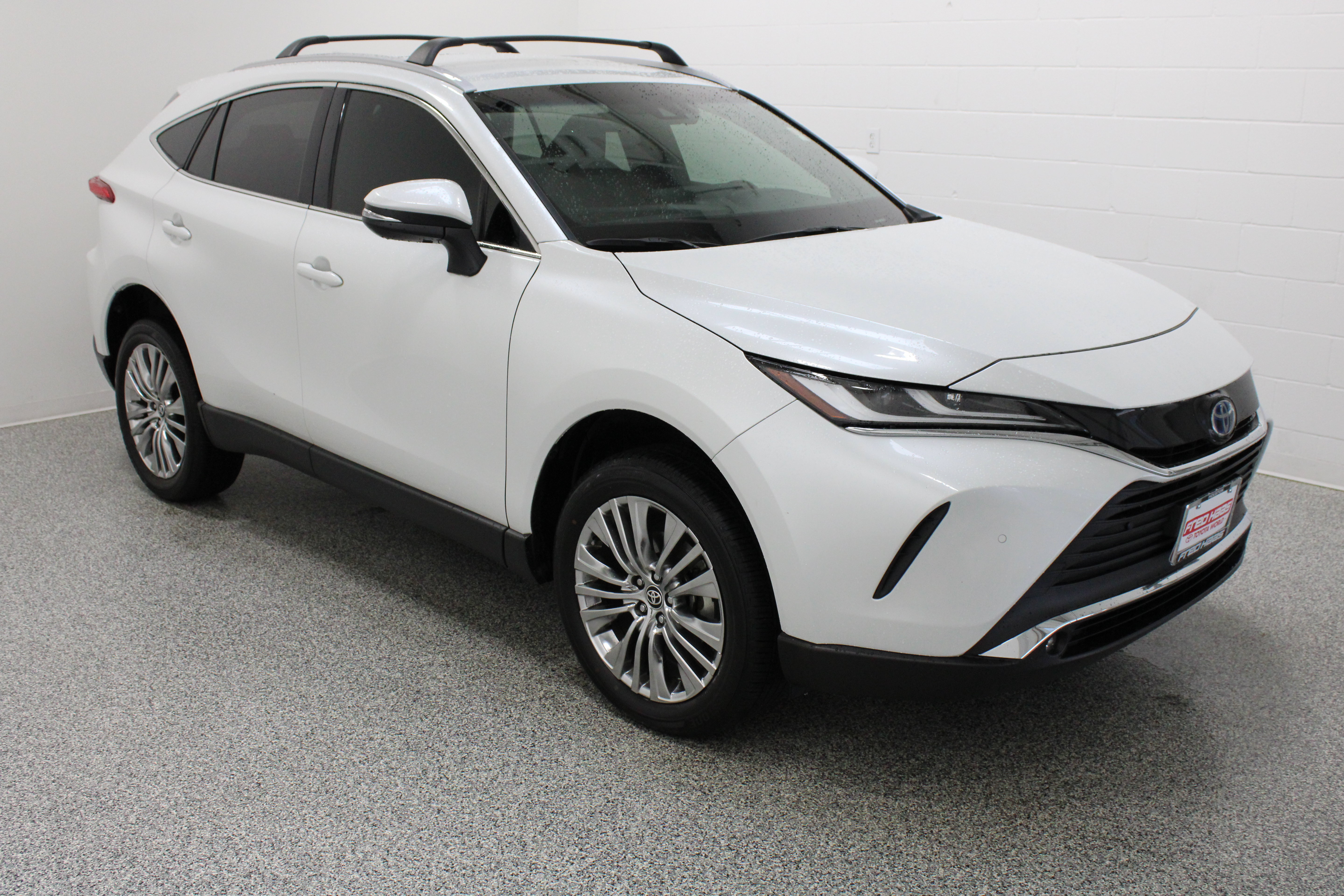 Certified 2024 Toyota Venza XLE AWD/4WD image 4