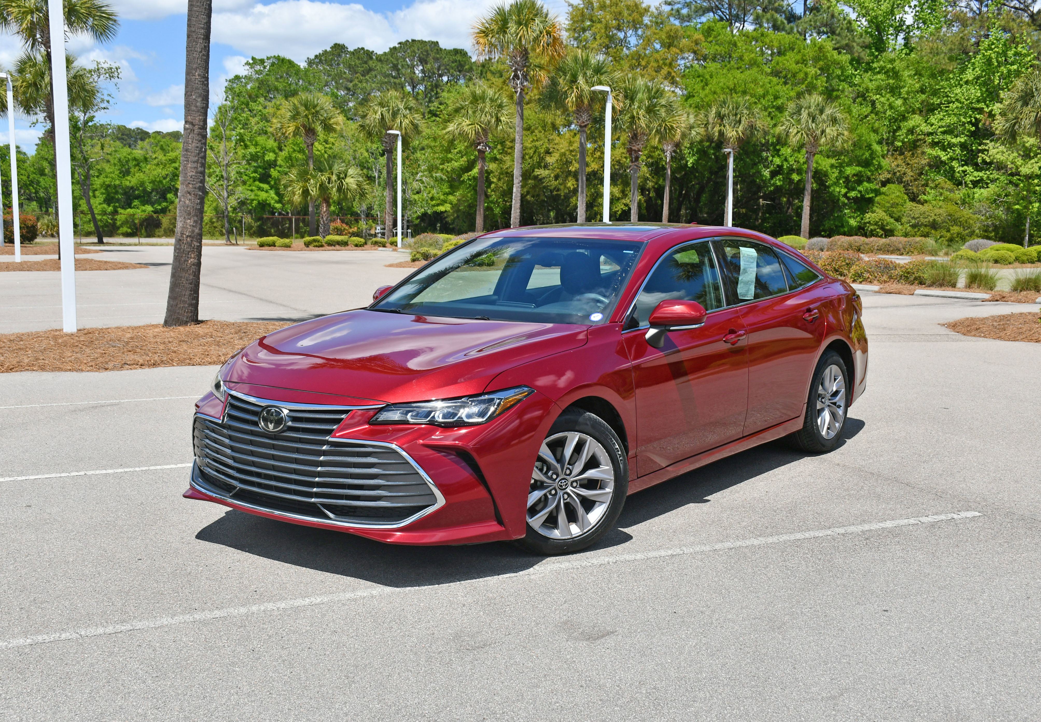 Used 2019 Toyota Avalon XLE w/ Moonroof Package FWD image 6
