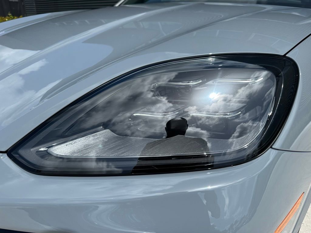 Certified 2025 Porsche Cayenne S AWD/4WD image 13