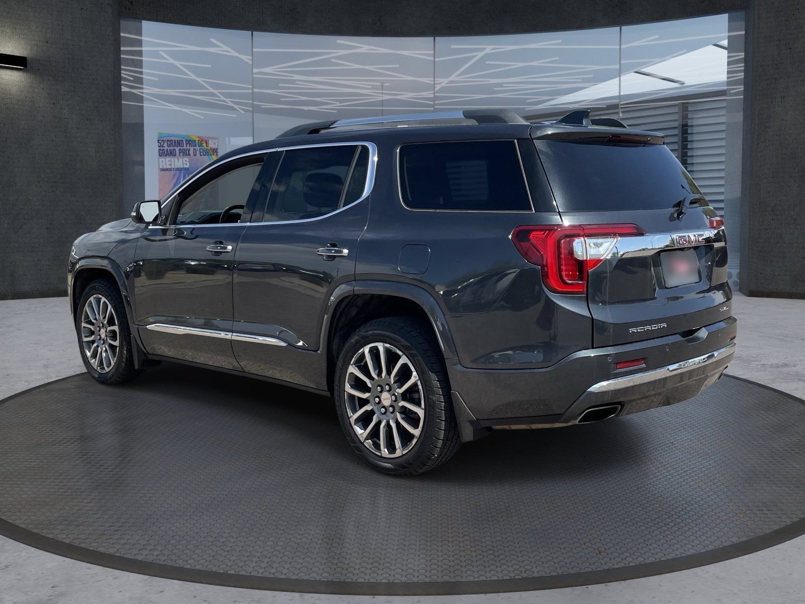 Certified 2021 GMC Acadia Denali w/ Denali Ultimate Package AWD/4WD image 4