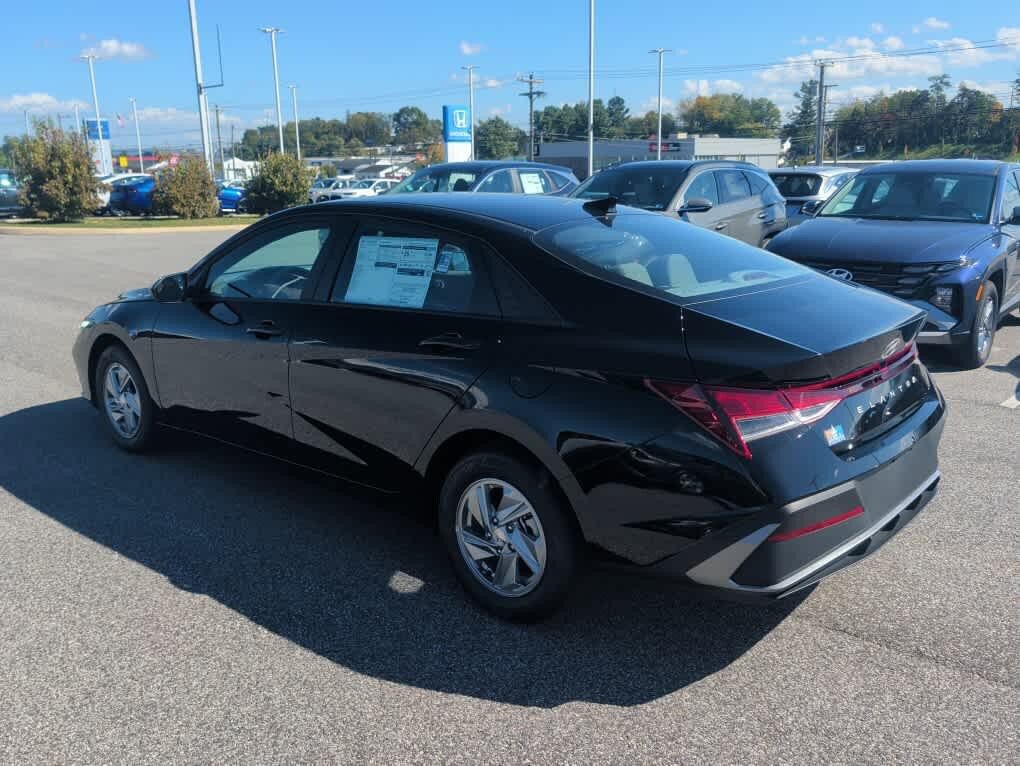 New 2026 Hyundai Elantra SE FWD image 10