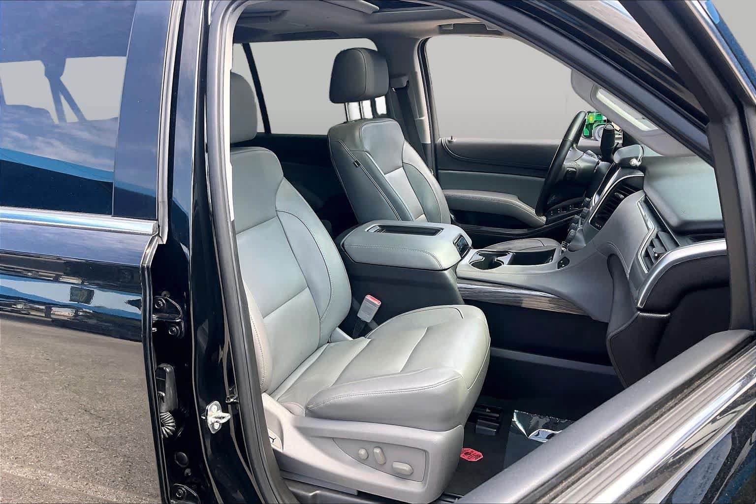 Used 2018 Chevrolet Suburban LT RWD image 8