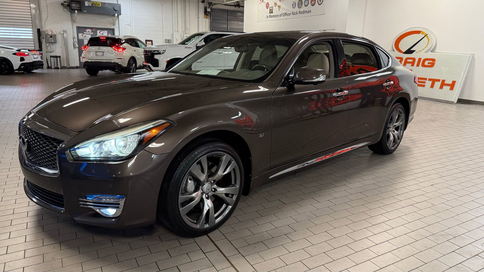 Used 2016 INFINITI Q70 L 3.7 image 9