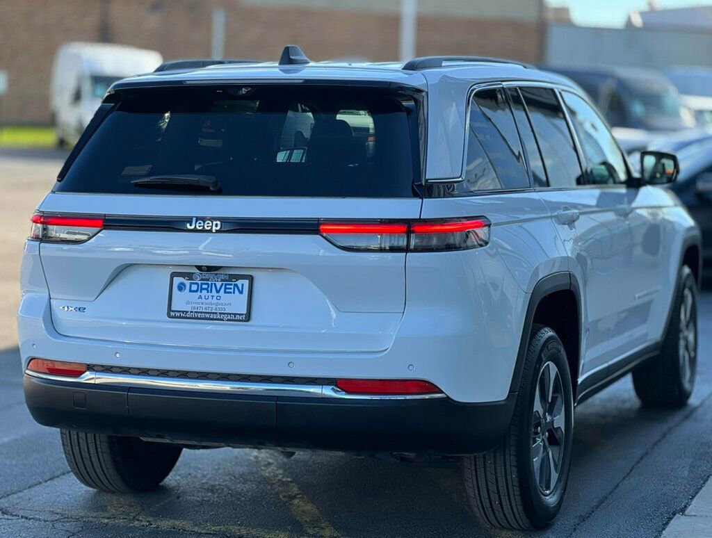 Used 2022 Jeep Grand Cherokee Limited 4xe w/ Luxury Tech Group II image 5