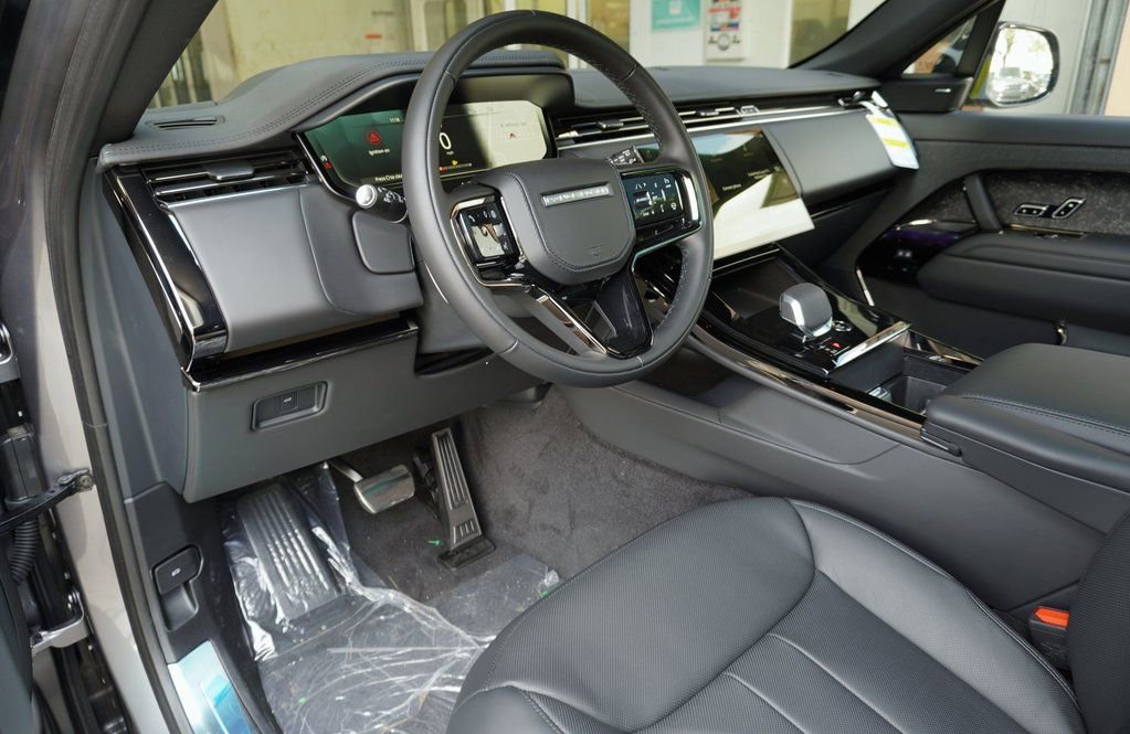Used 2025 Land Rover Range Rover Sport Dynamic SE image 12