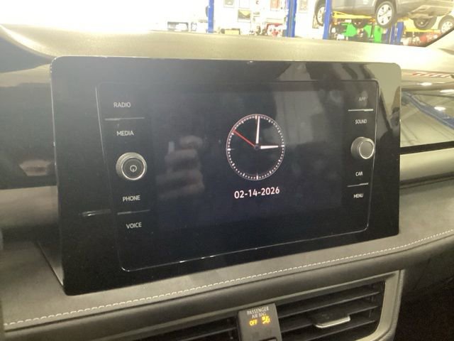 Used 2025 Volkswagen Taos SE image 9