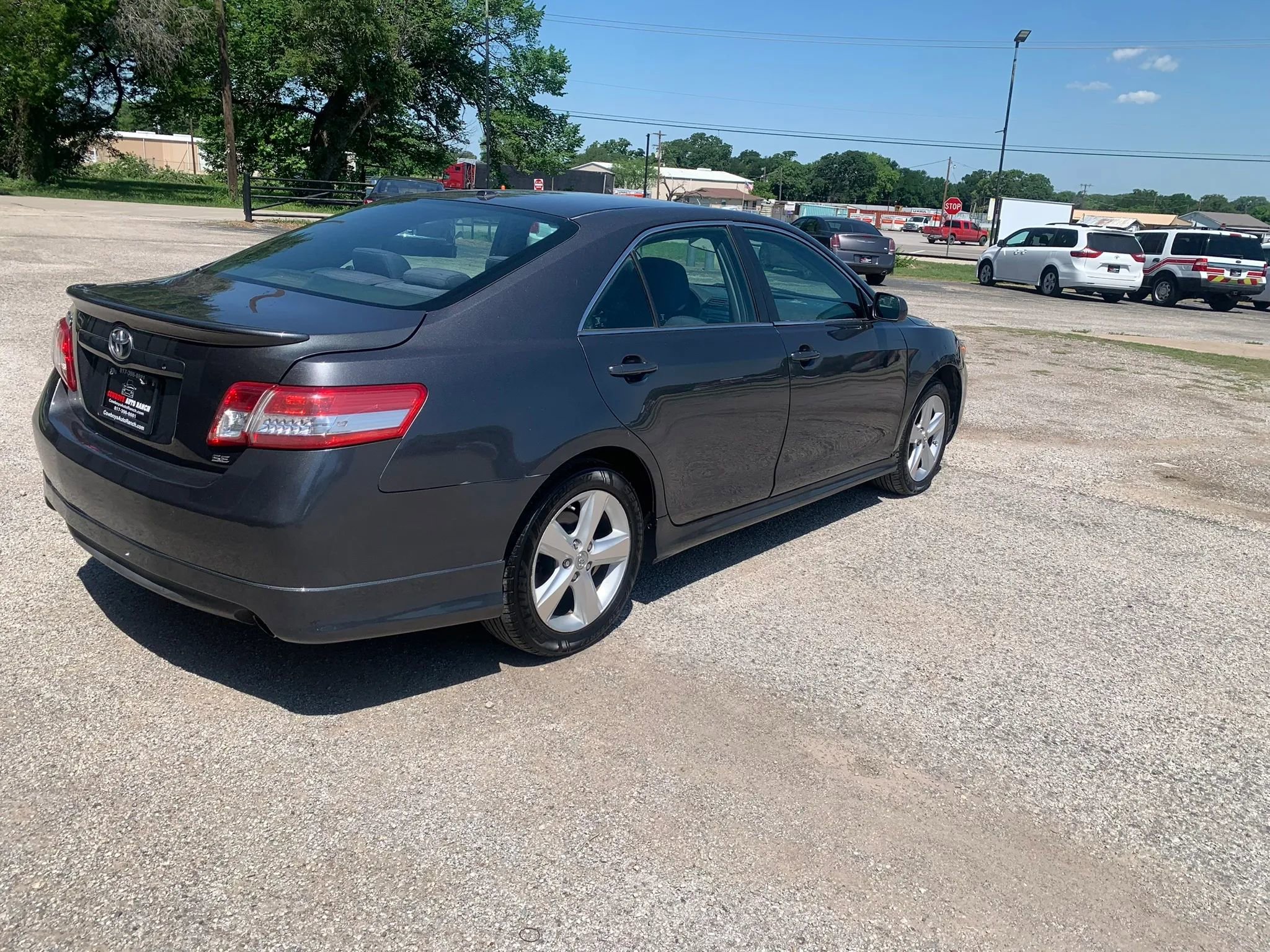 Used 2011 Toyota Camry SE w/ SE Extra-Value Pkg #1 FWD image 6