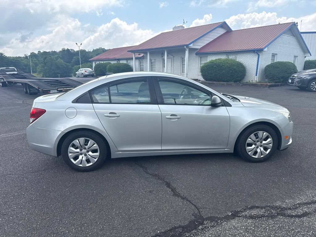 Used 2013 Chevrolet Cruze LS FWD image 11