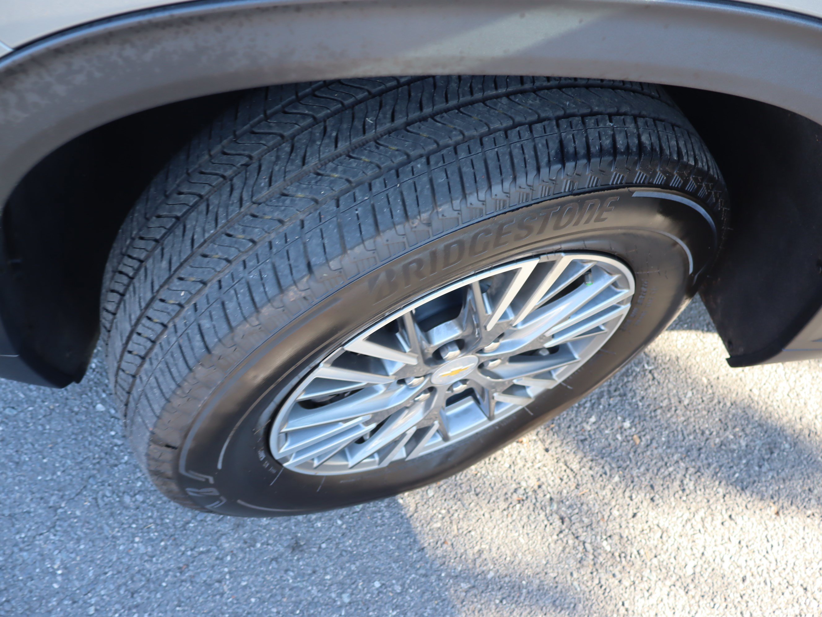 Used 2025 Chevrolet Traverse LT FWD image 42