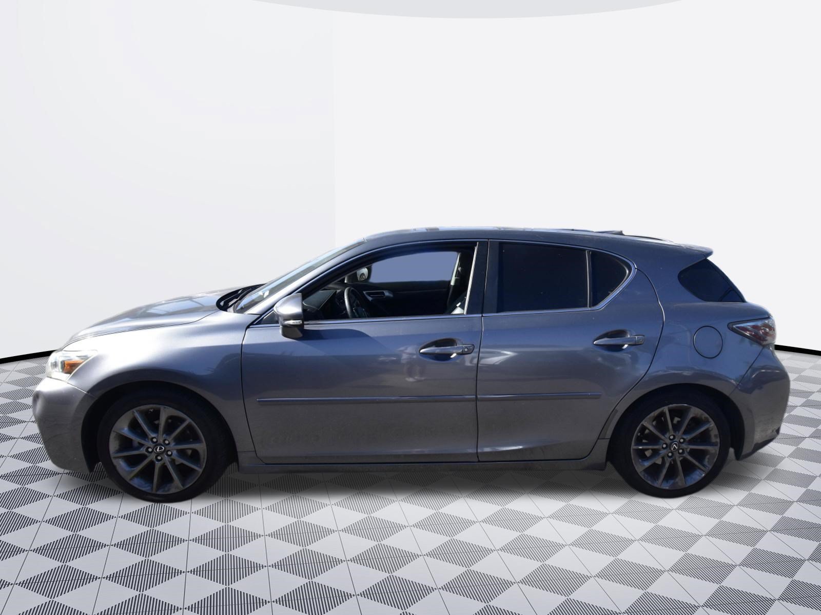 Used 2012 Lexus CT 200h Premium w/ Leather Pkg FWD image 2