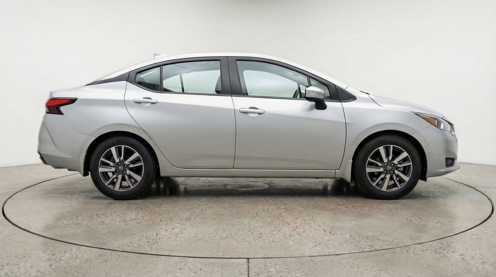 Used 2025 Nissan Versa SV image 11
