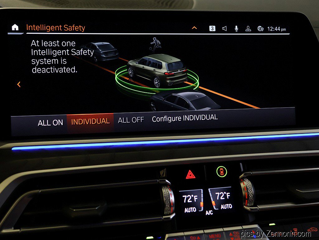 Used 2022 BMW X7 xDrive40i w/ M Sport Package image 25