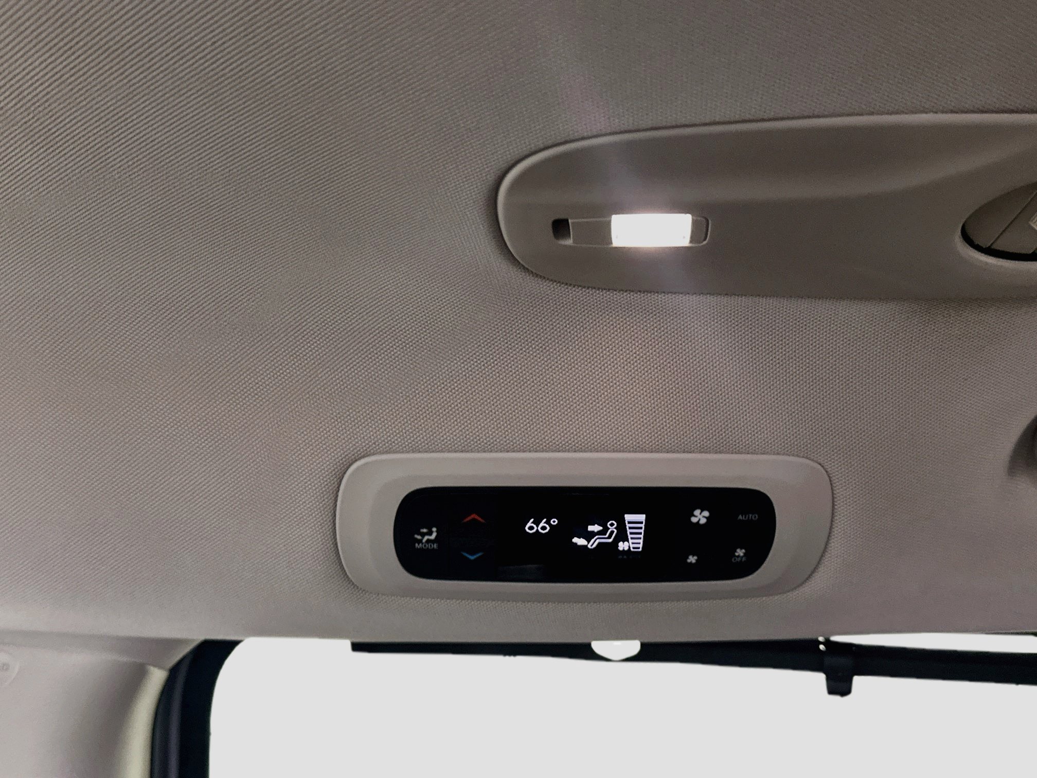 Used 2019 Chrysler Pacifica Touring-L FWD image 28