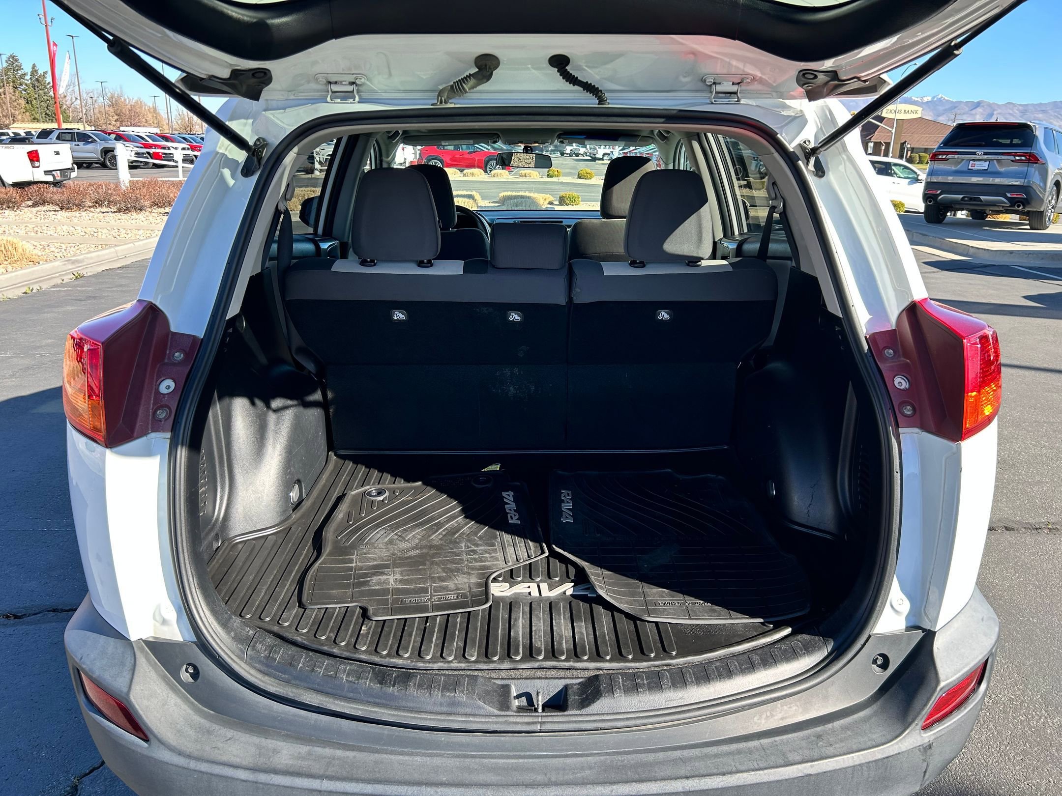 Used 2015 Toyota RAV4 XLE image 24