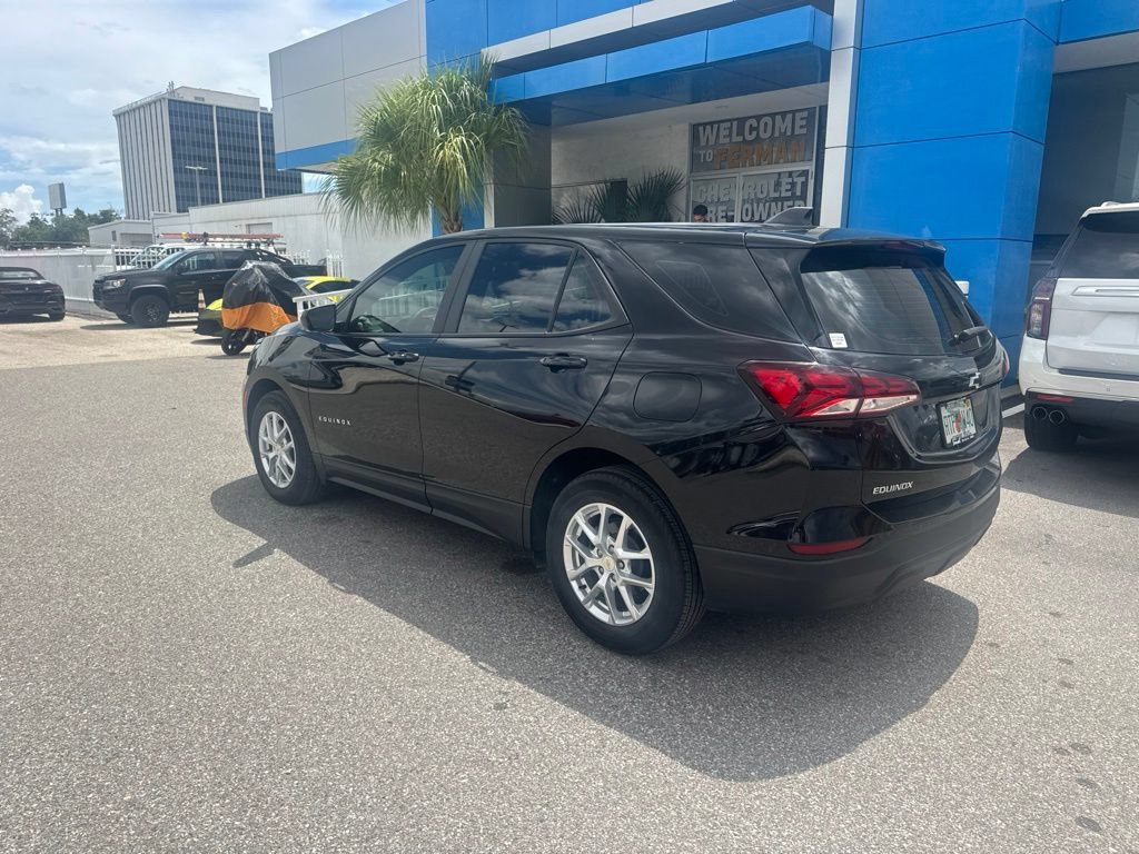 Used 2022 Chevrolet Equinox LS FWD image 3