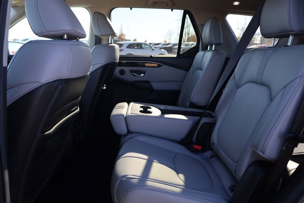 Used 2025 Honda Pilot EX-L image 32