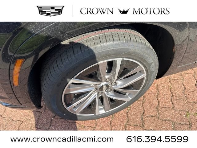New 2027 Cadillac Vistiq Sport w/ LPO, Floor Liner Package AWD/4WD image 4