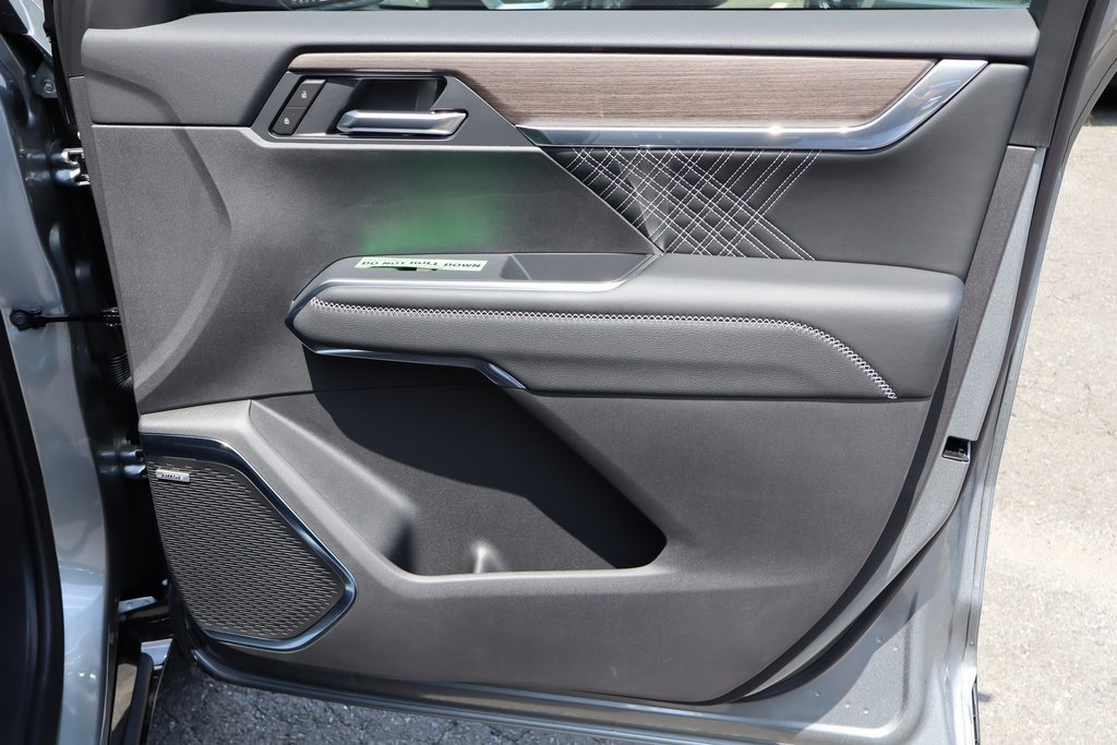 New 2025 GMC Acadia Denali w/ LPO, Floor Liner Package image 26