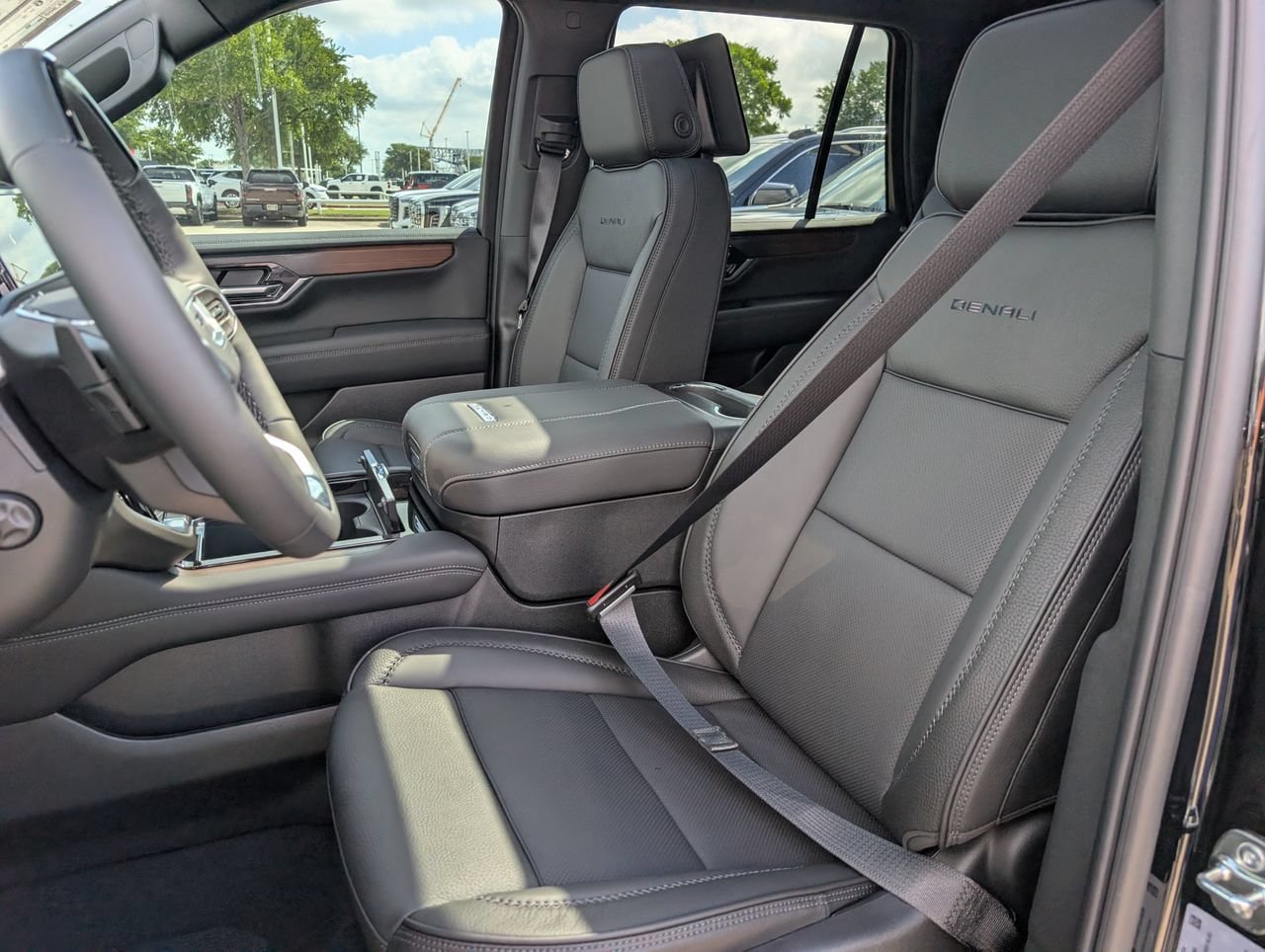 New 2026 GMC Yukon Denali w/ Advanced Technology Package AWD/4WD image 18