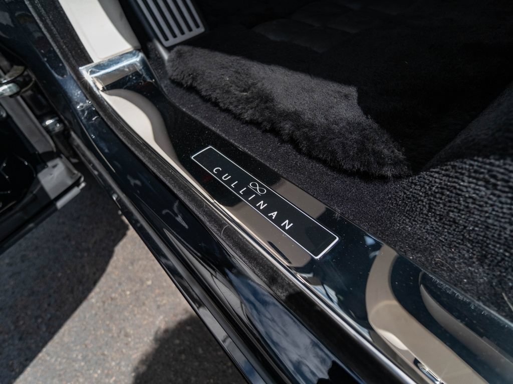 Used 2025 Rolls-Royce Cullinan Black Badge AWD/4WD image 9