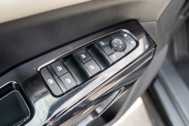 Used 2022 Nissan Pathfinder SV AWD/4WD image 20